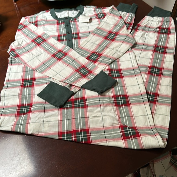 Hearth and Hand Women's Red , Cream  and Green Pajamas New Size L - Picture 1 of 3